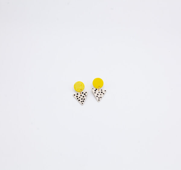 Boucles d'oreilles Memphis Blues - Grandes jaunes triangulaires – Image 4